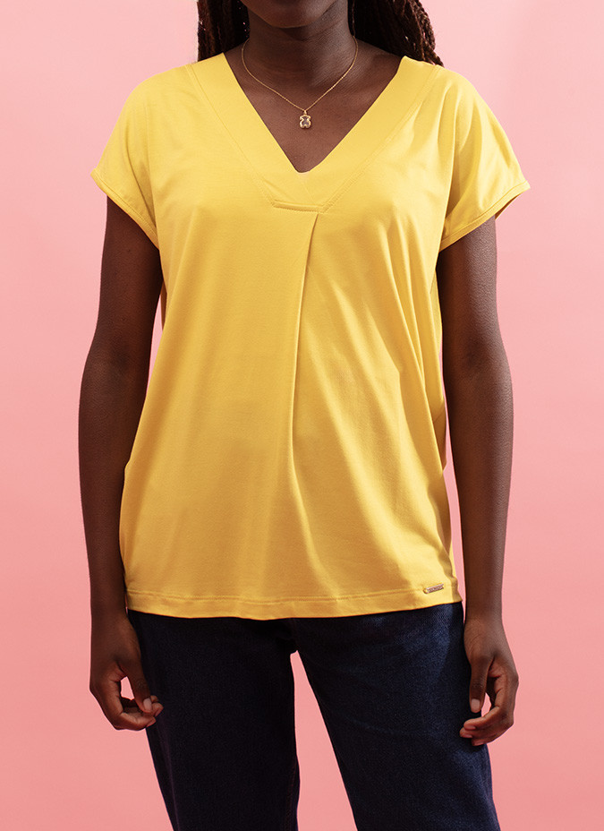 T-shirt fluída decote em V Leila