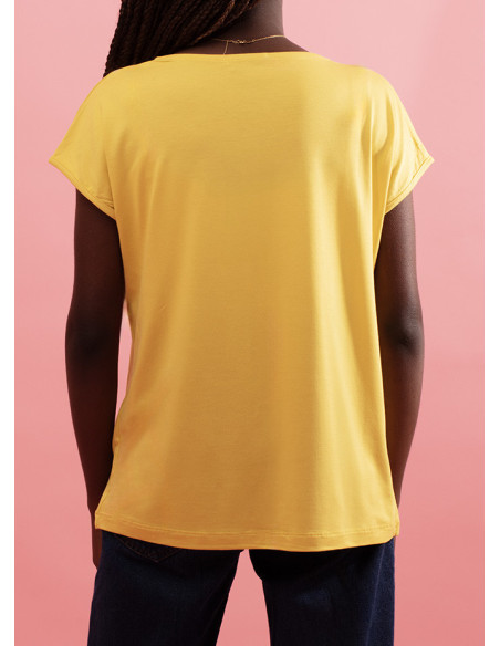 T-shirt fluída decote em V Leila
