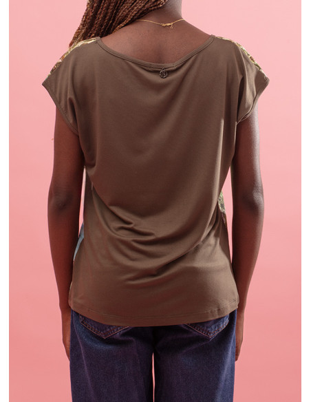 T-shirt macia com inspirações temas florais Xyndy
