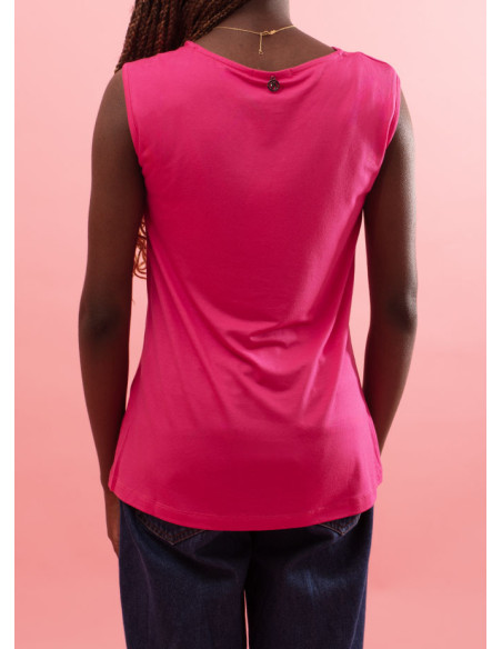 Top with metallic ring on neckline Jersey