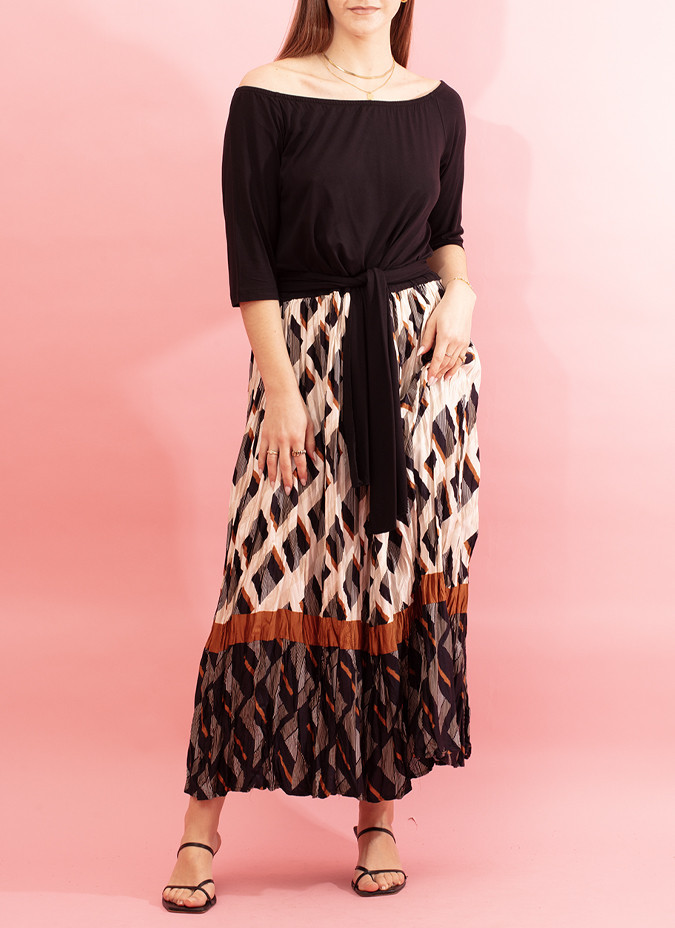 Boat neck dress with pleated skirt Gravure