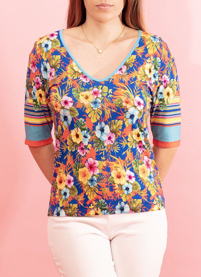 T-shirt estampado floral decote em bico Hibiscus