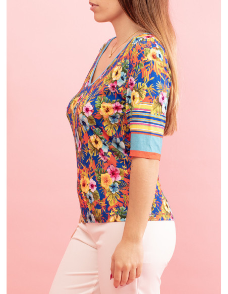 T-shirt estampado floral decote em bico Hibiscus