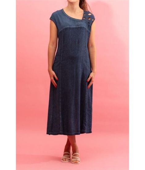 Maloka Tiago - Women's Fashion with Character | Faroma 2